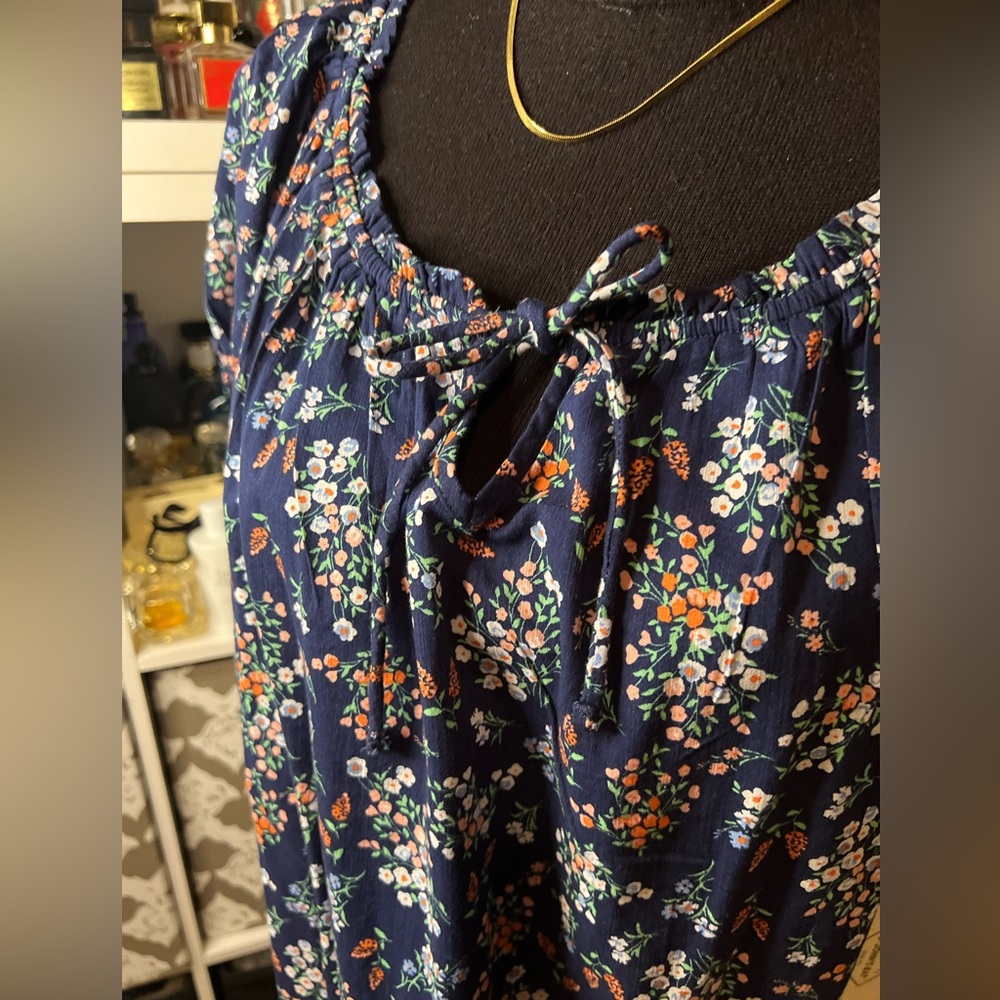 St. John’s Bay Floral Print Top Blouse with Elastic Sleeves and Neckline - Picture 4 of 8